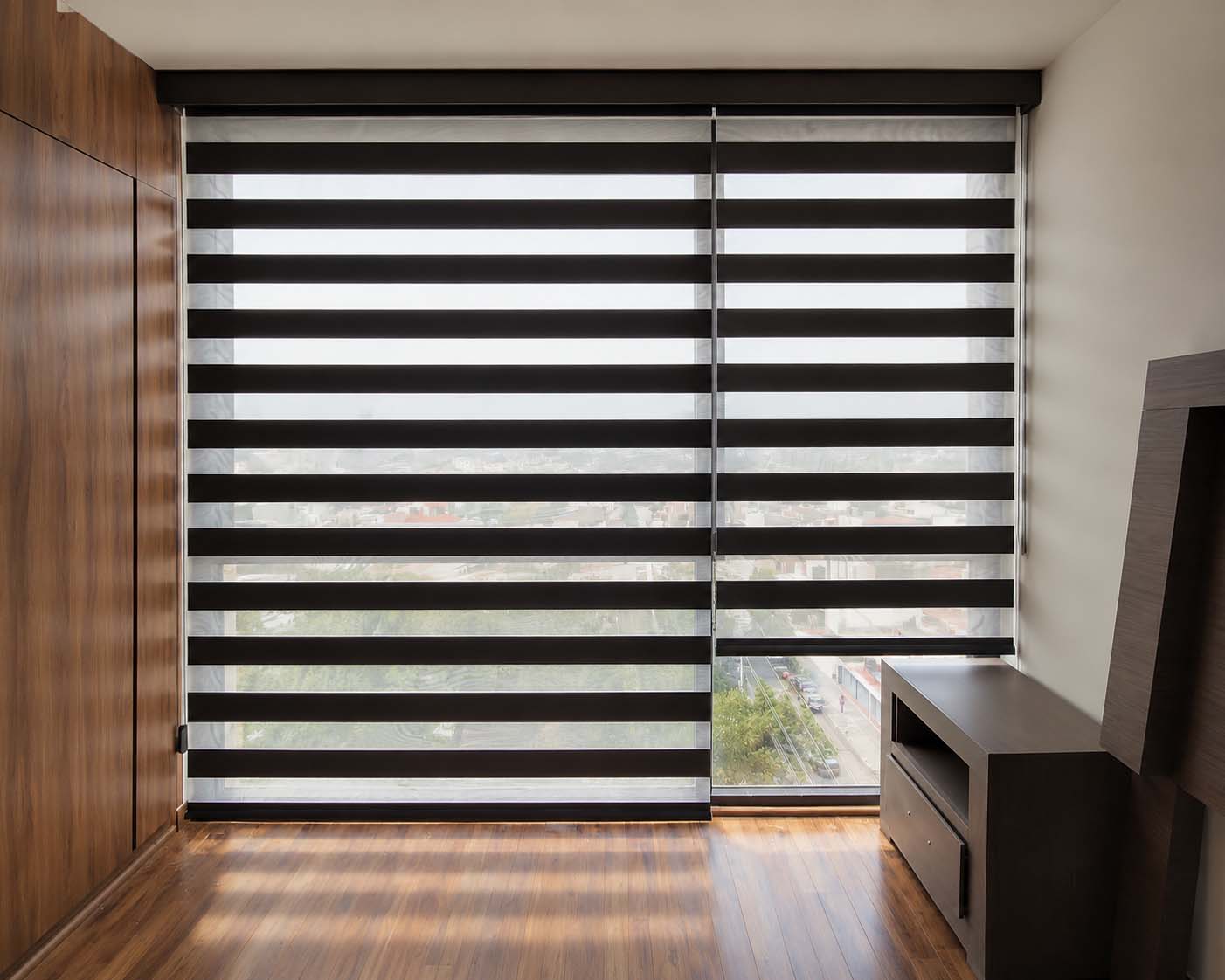 Sistema Sheer Elegance instalado en sala/comedor